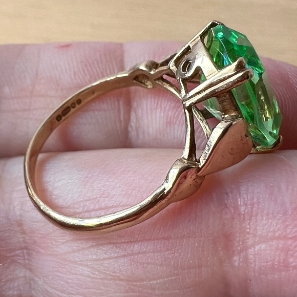 VINTAGE 9K GOLD URANIUM VASELINE GREEN GLASS RING HEARTS BAND ENGLISH HALLMARKS - Picture 14 of 16